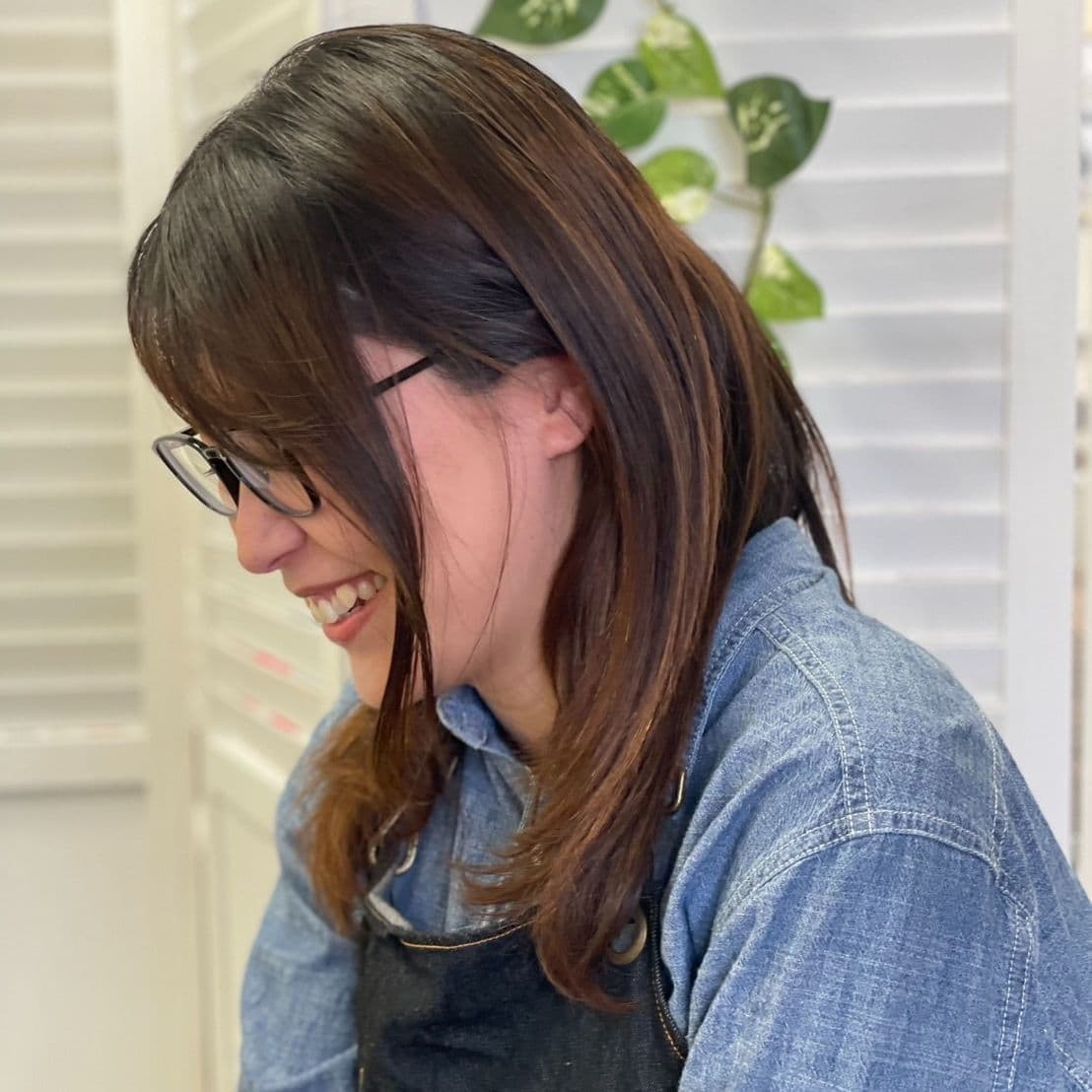 綾瀬の美容室レモネードのスタイリストREINA