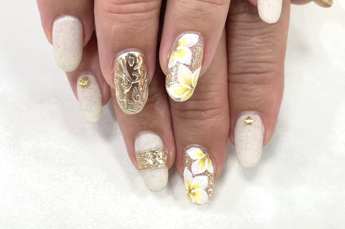 綾瀬のネイルサロンLEMONadeのネイル施術写真