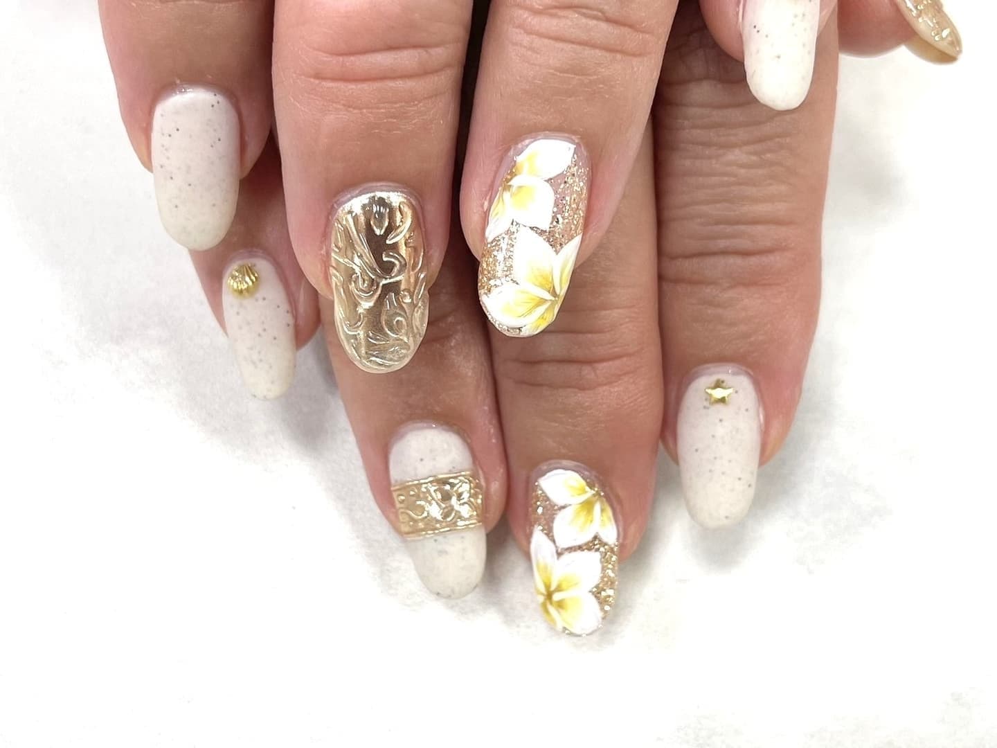 綾瀬のネイルサロンLEMONadeのネイル施術