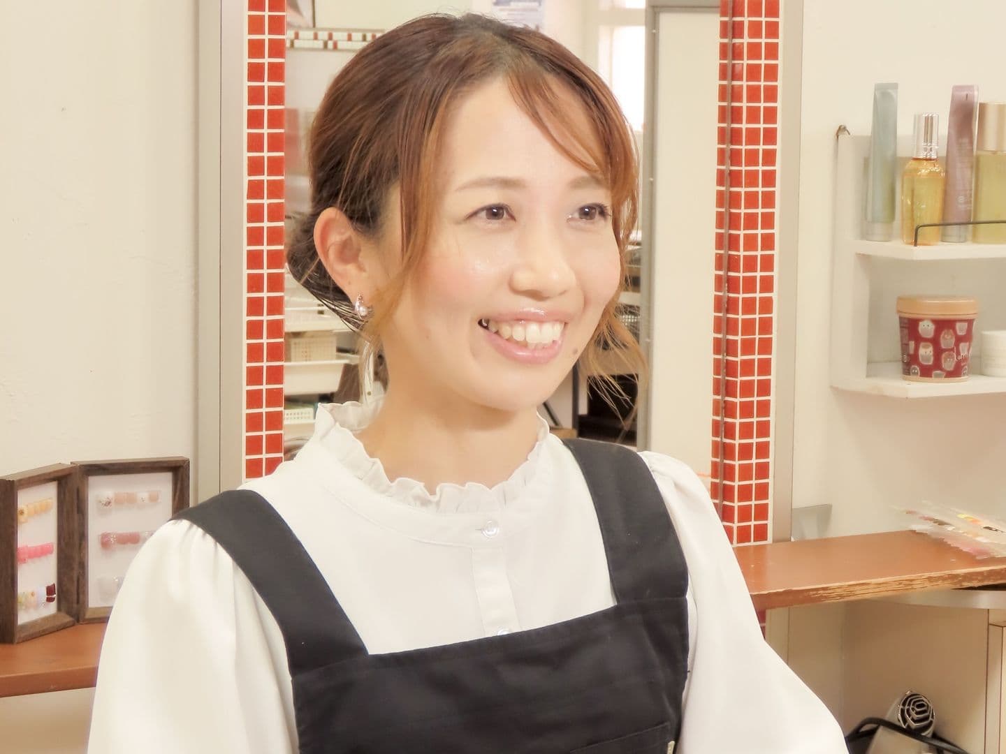 綾瀬のネイルサロンLEMONadeのネイリストKANA