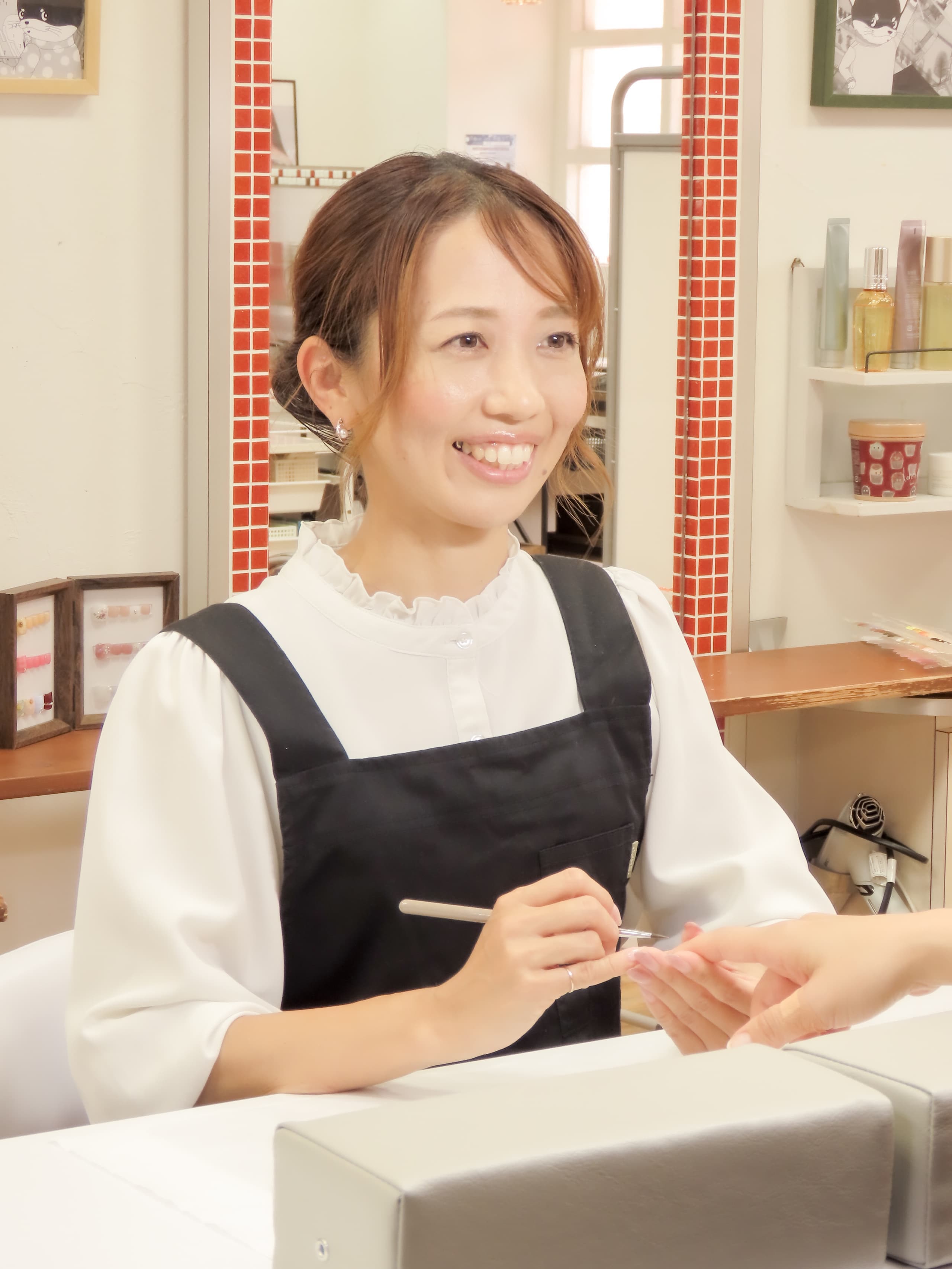 綾瀬のネイルサロンのネイリストKANA